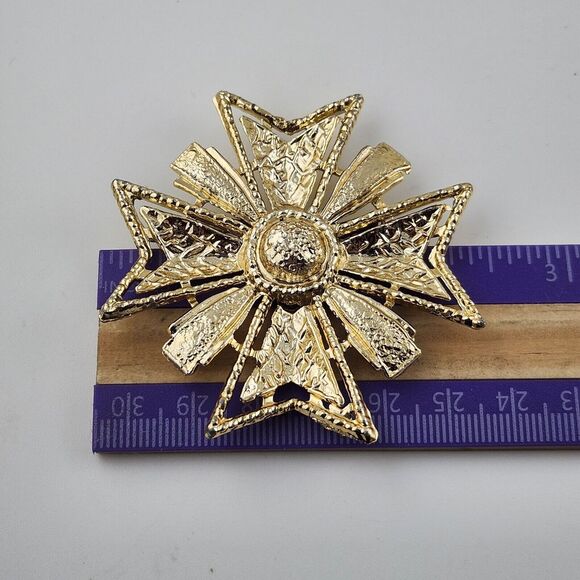 Vintage White Metal Casters Association Gold Tone Maltese Cross Brooch - Picture 4 of 4